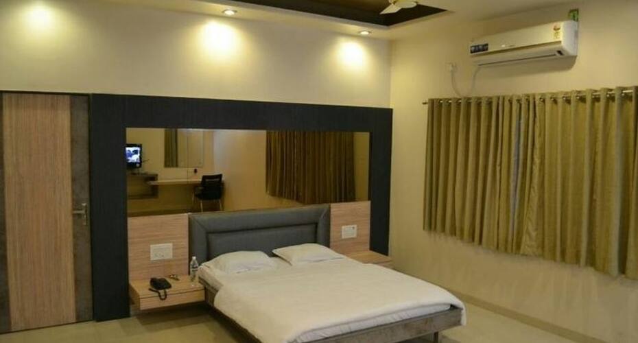 HotelSuvarnjyot, Ahmednagar 2