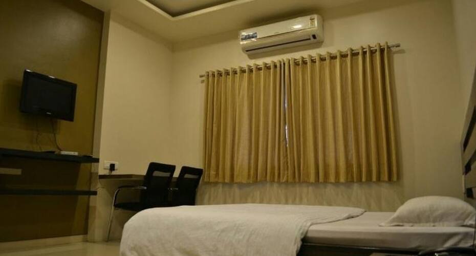 HotelSuvarnjyot, Ahmednagar 3