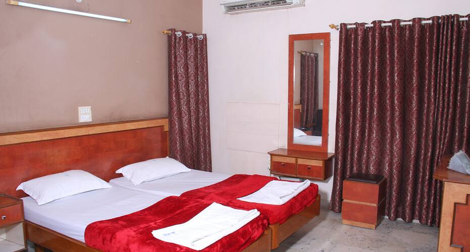Hotel Saptagiri Deluxe, Hyderabad 5
