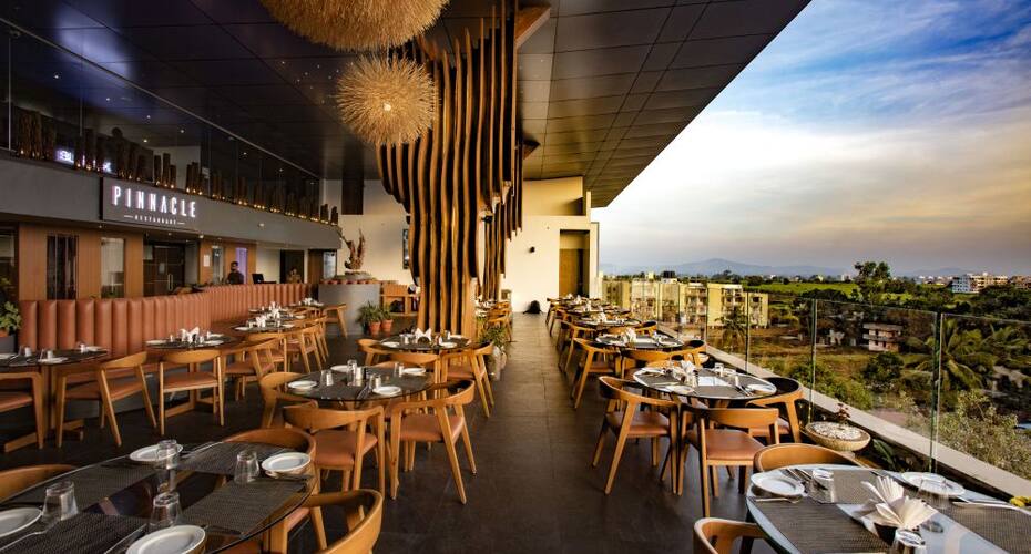 Sapphire Premium Hotel & Suite, Karad 5