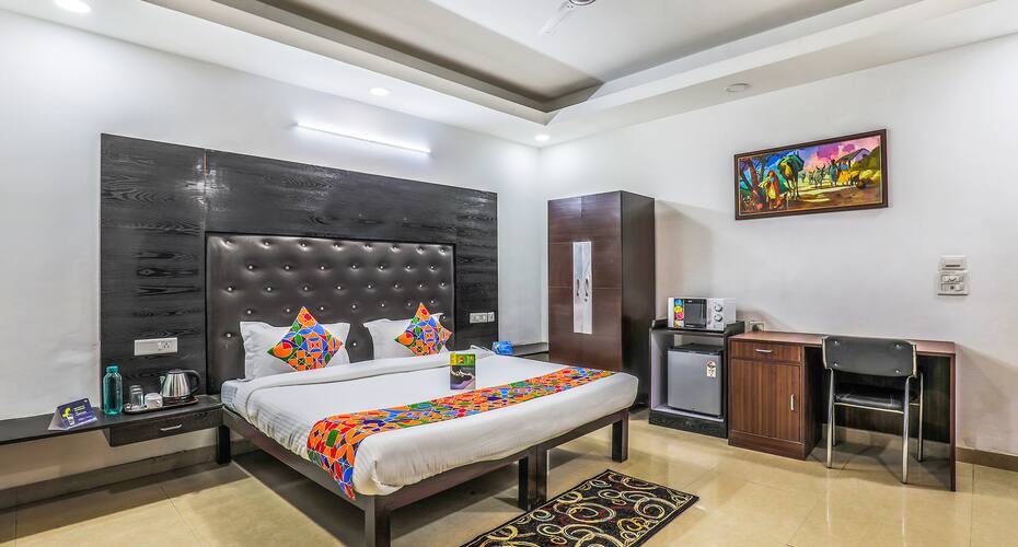 FabHotel Prime Hospitality Sector 45, Gurgaon 4