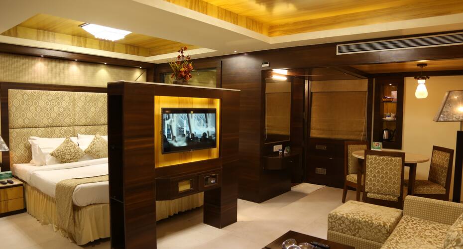 Golden Gate Hotel, Indore 2