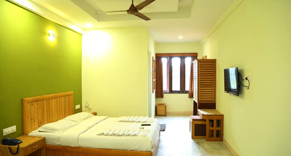 Green Hill Hotel P.Ltd, Valparai 2