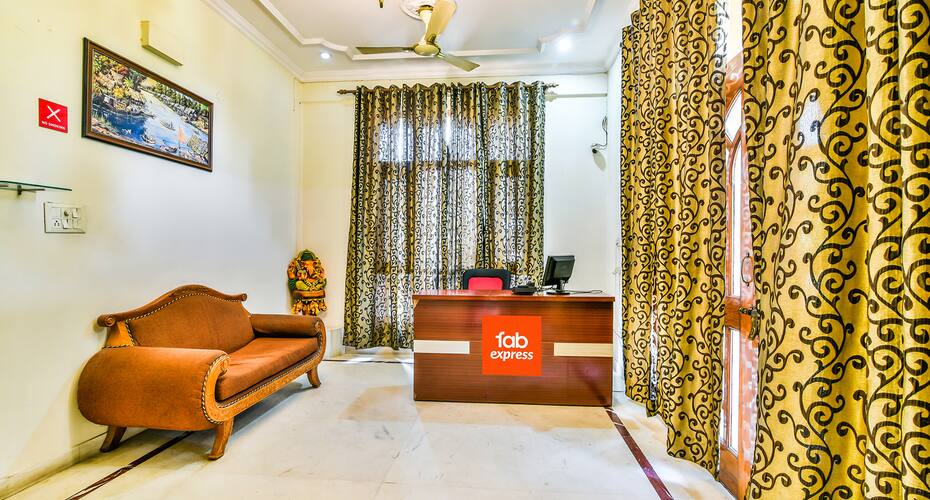 FabHotel Silver Inn Sector 52, Gurgaon 2