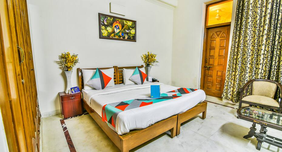 FabHotel Silver Inn Sector 52, Gurgaon 3
