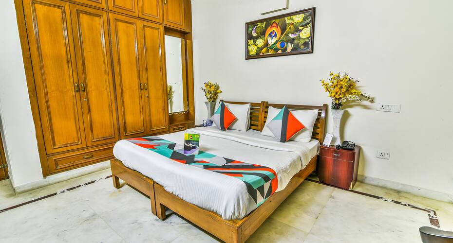 FabHotel Silver Inn Sector 52, Gurgaon 5