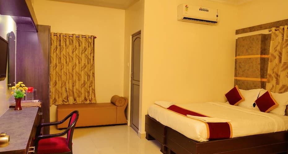 Hotel Nirmala Grand, Rajahmundry 1
