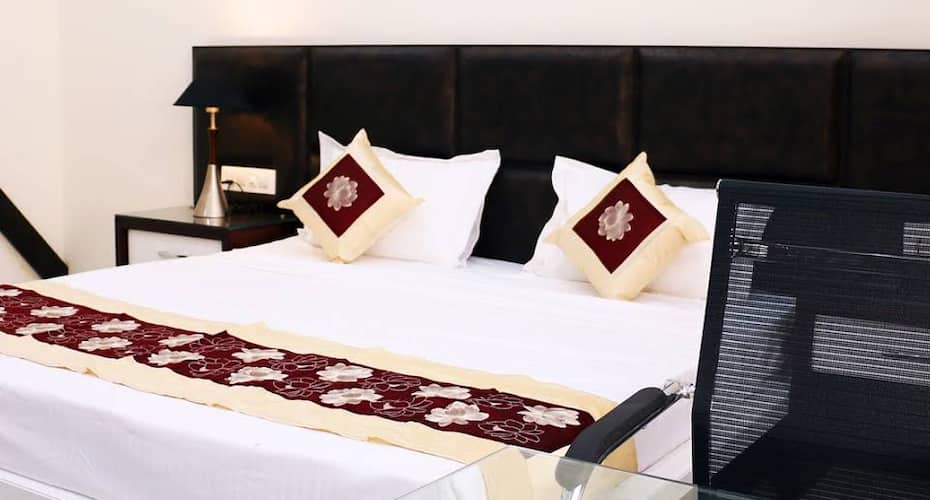 Hotel Neelam, Moga 1