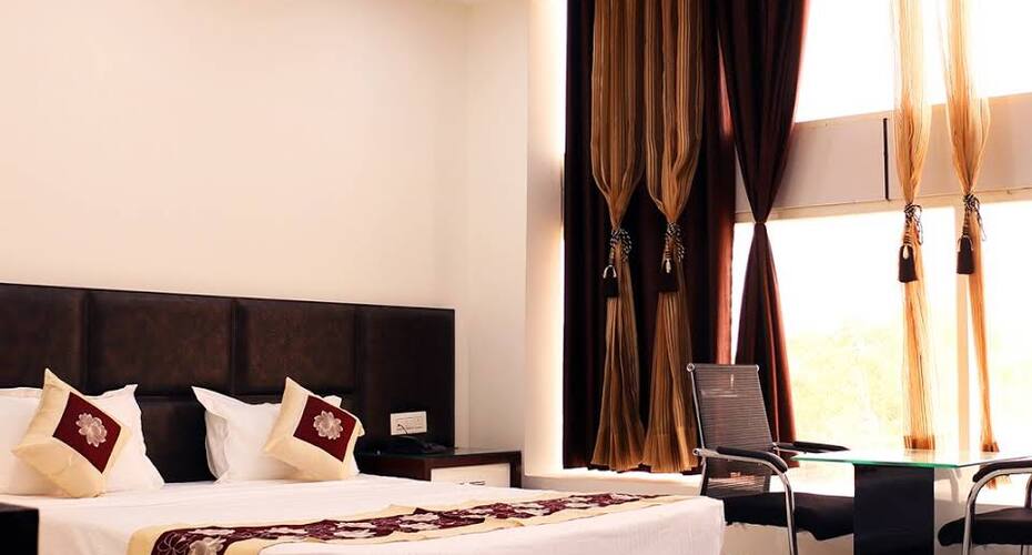 Hotel Neelam, Moga 5