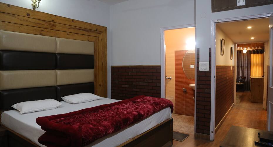 Hotel Kasauli Residency, Kasauli 1