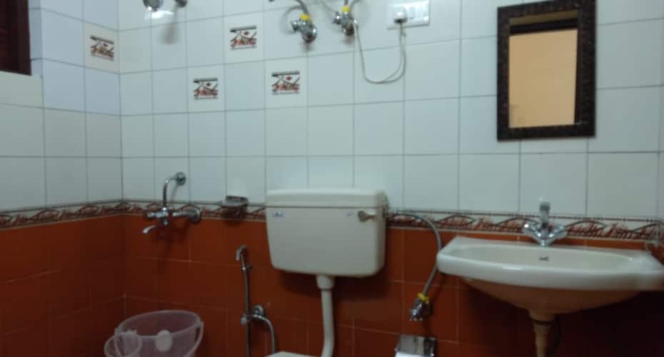 Hotel Usha Palace Spring Road, Mussoorie 5