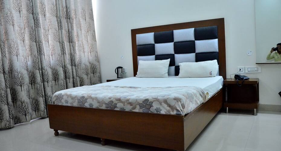 Hotel At Inn, Zirakpur 5