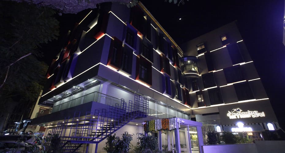 Hummingbird Hotel & Banquet, Anand 3