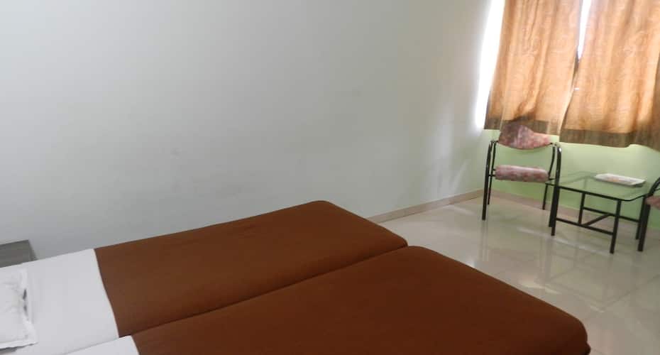 Hotel Landmark Deluxe Lodging, Kolhapur 5
