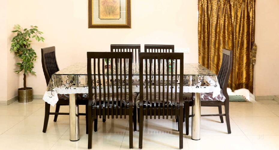 Maple Tree Service Apartment - Pushpak Bangalow, Ahmedabad 5