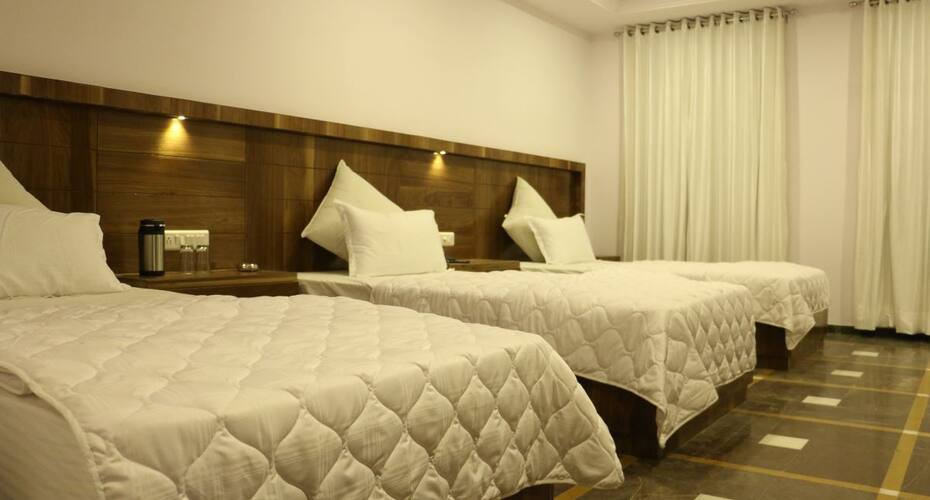 The Grand Mid Way, Gandhinagar 4