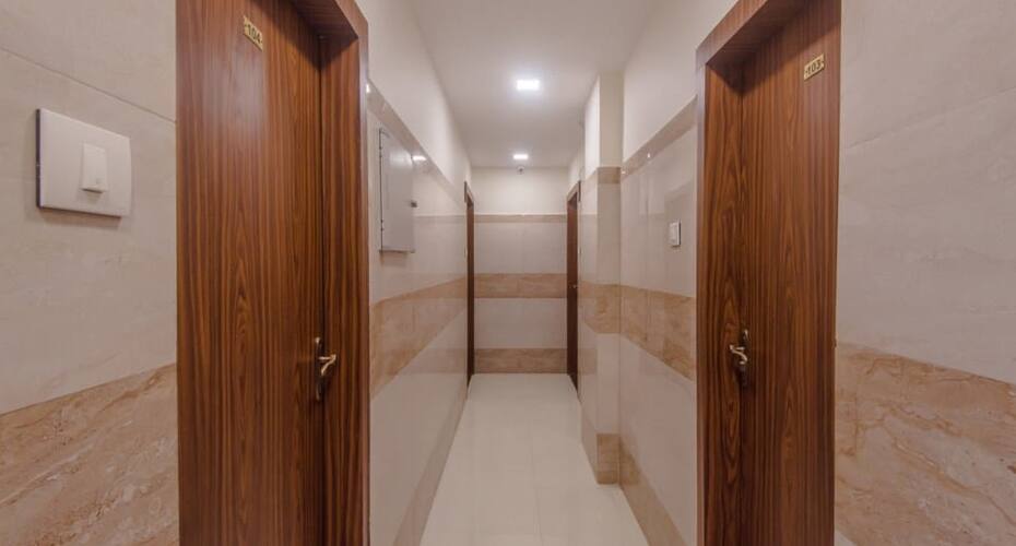 Hotel Golden Palms, Mumbai 4