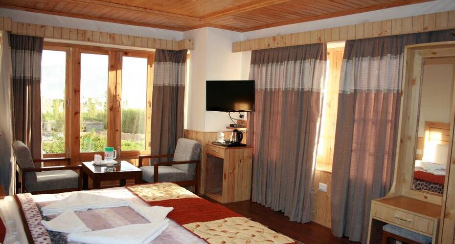 Hotel Charu Palace, Leh 5