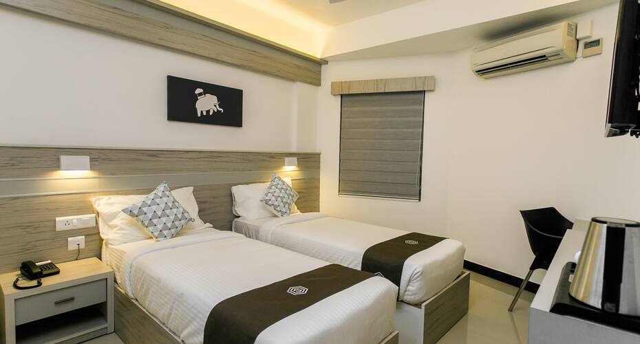 SAPPHIRE CLUB METRO, Kochi 4
