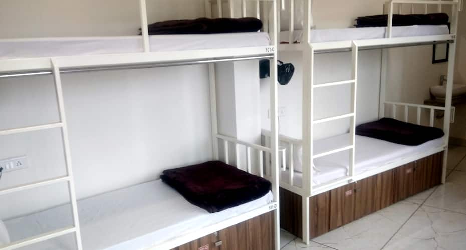 Hotel Milan, Ahmedabad 4