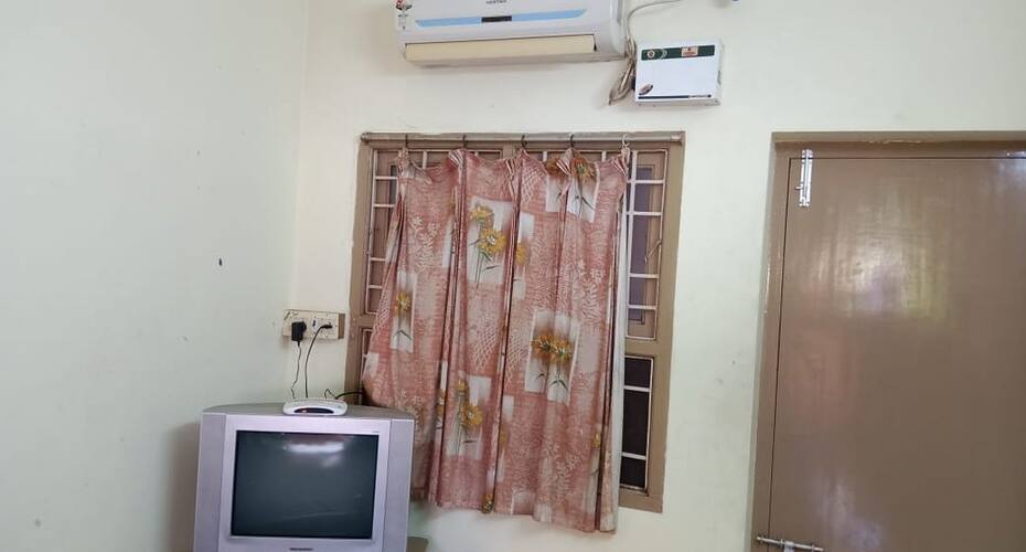 Kumaran Guest House AC, Karaikal 4
