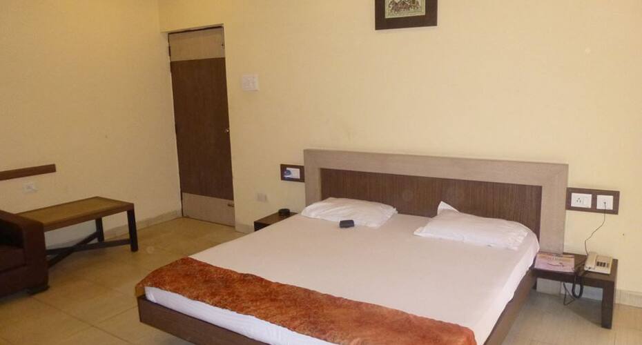 Comfort Inn Hotel, Banda 3
