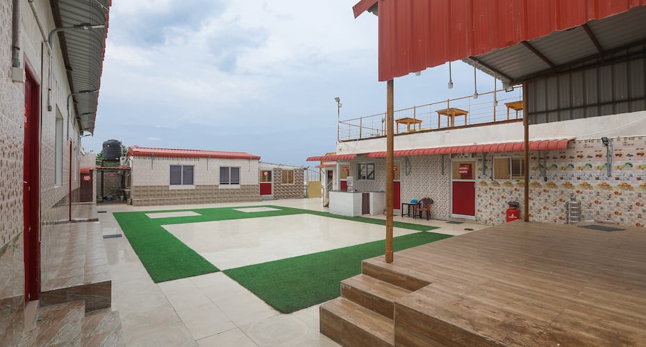 ULO ECR Sea Lounge and Banquets, Chennai 5