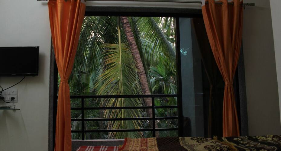 Shraddha Holiday Home, Alibaug 4