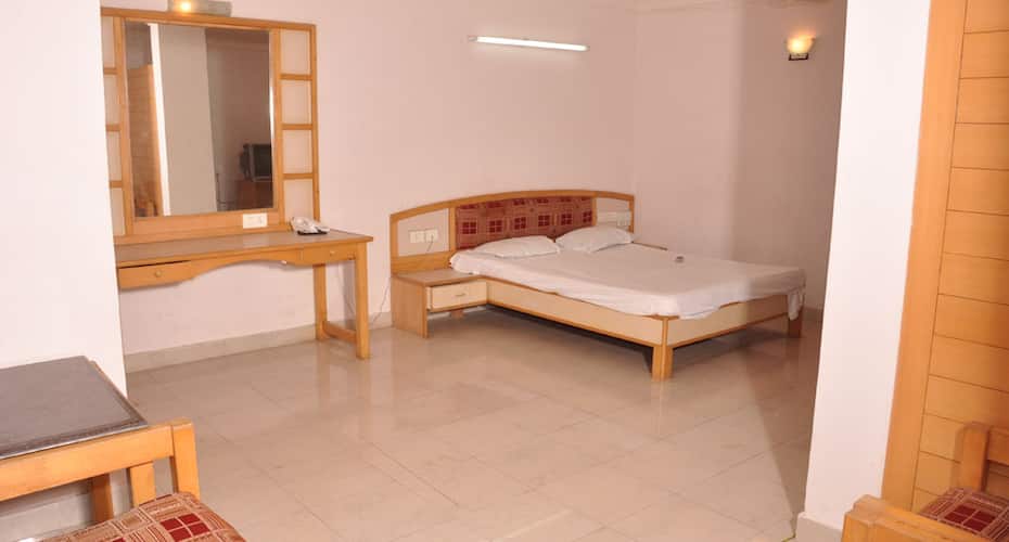 Fully Furnished Brand New 3BHK Flat - One Room & Kitchen Amenity will pe provide, Hyderabad 2