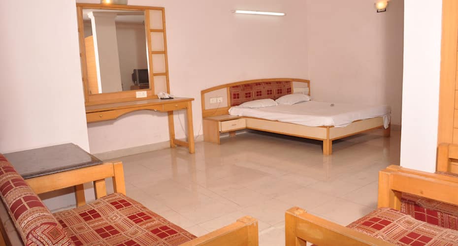 Fully Furnished Brand New 3BHK Flat - One Room & Kitchen Amenity will pe provide, Hyderabad 5