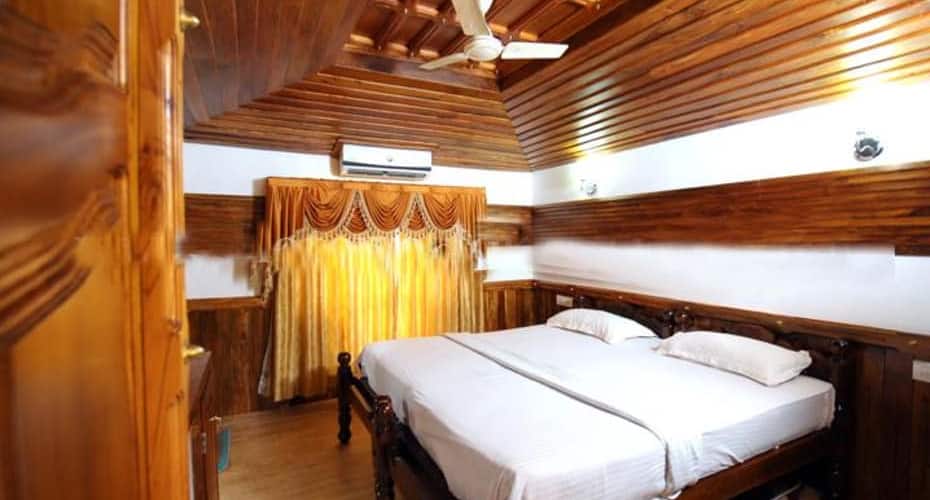 Kerala Backwater Houseboats, Alleppey 4