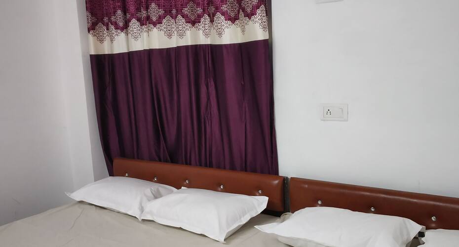 New Hotel Yatri Niwas, Varanasi 1