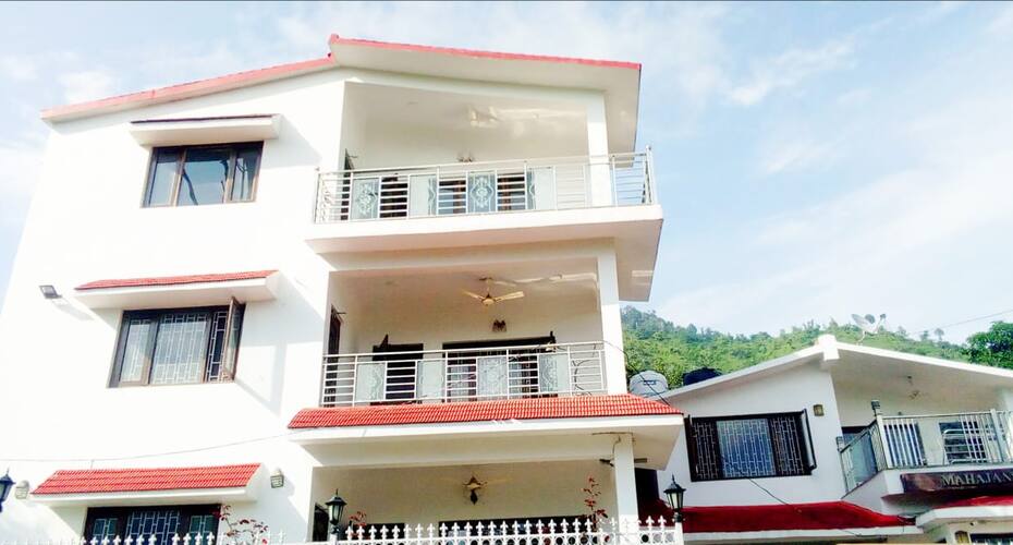Mahajans cottage, Bhimtal 1