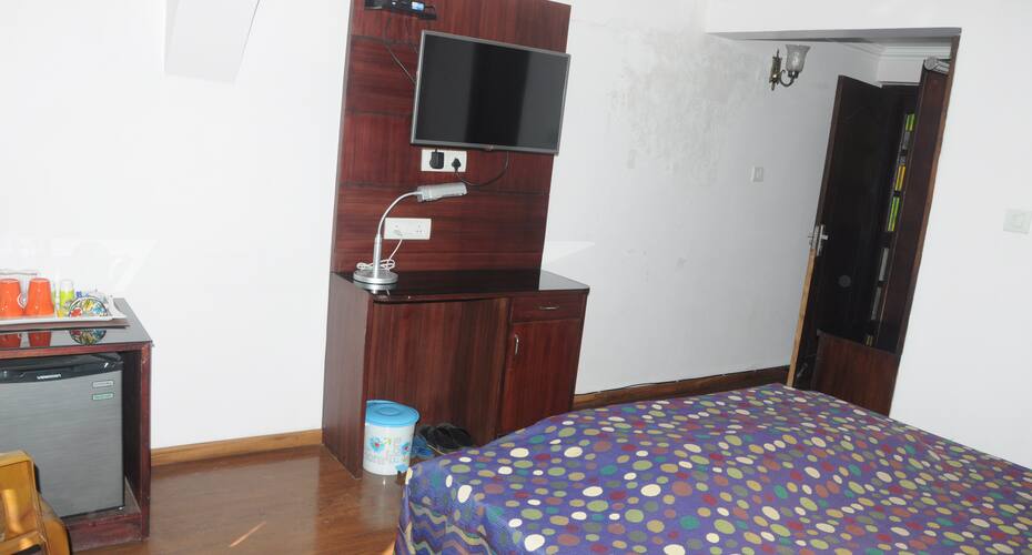 Mahajans cottage, Bhimtal 4