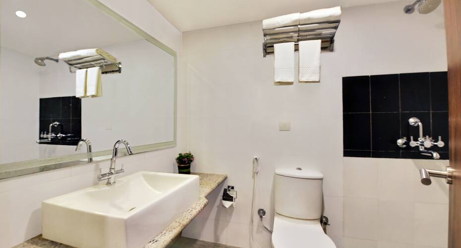 Manpho Bell Hotel and Convention Centre, Bangalore 4