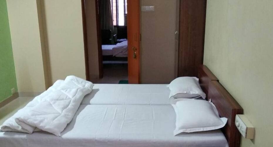 Meera Tower - PVR Guest House, Mumbai 3