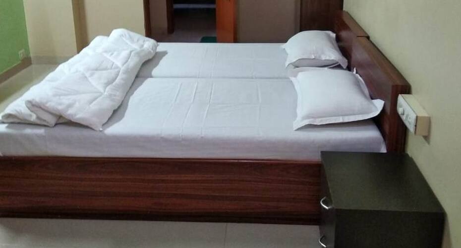 Meera Tower - PVR Guest House, Mumbai 5