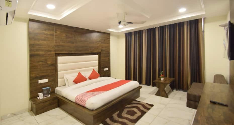 Hotel Galaxy Main Bazar, Katra 1