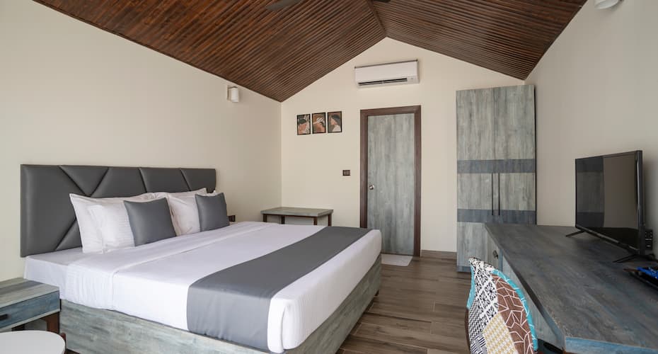 Stone Wood Beach Resort and Club, Vagator Beach, Goa 1