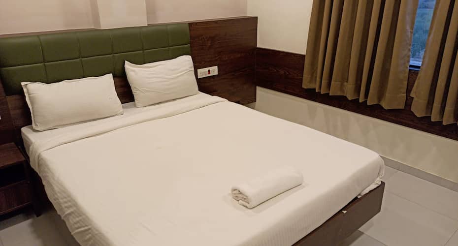 GreenOtel Rooms,Hazira Surat, Surat 2