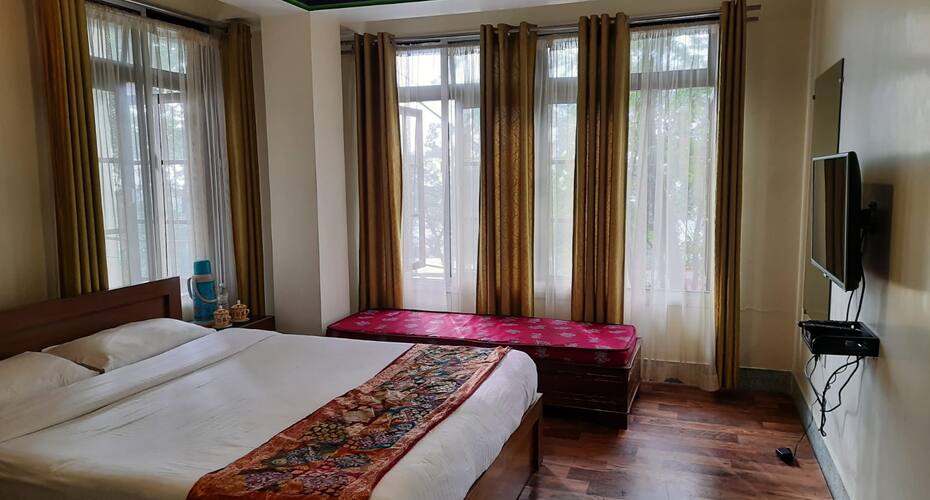 Vamoose Pegs, Gangtok 1