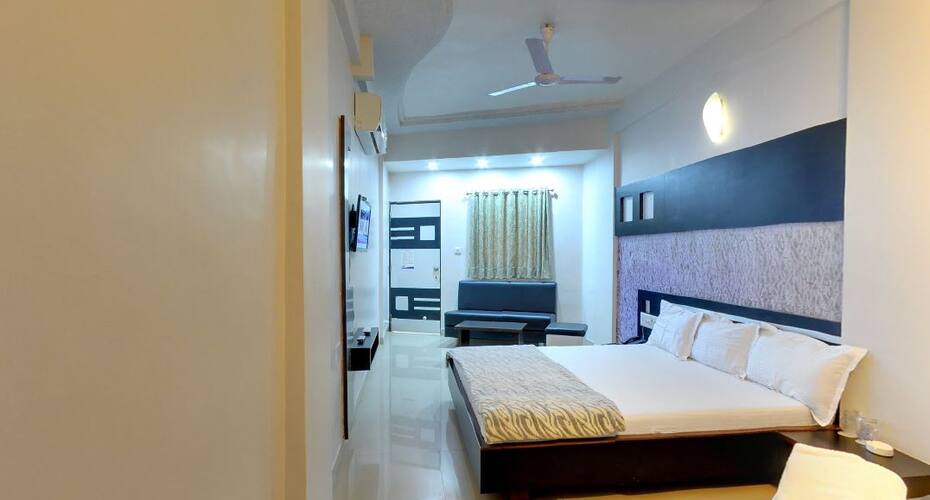Skylon Hotel, Gandhinagar 1