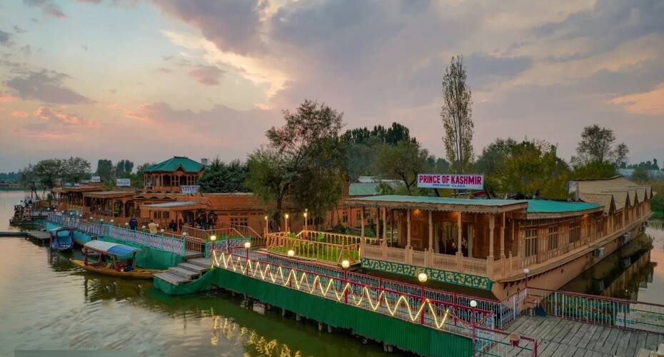 Prince of Kashmir Houseboat, Srinagar 3