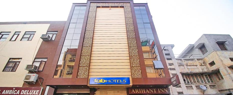 https://imgcld.yatra.com/ytimages/image/upload/t_hotel_yatra_details_desktop/v2730303688/Hotel/00188356/photos_fabhotel_arihant_inn_new_delhi_Hotels_1615802400077_YQPykD.jpg