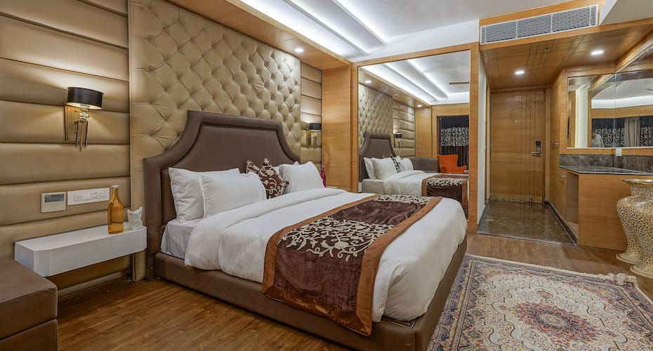 Hotel Snow Land Srinagar, Srinagar 5