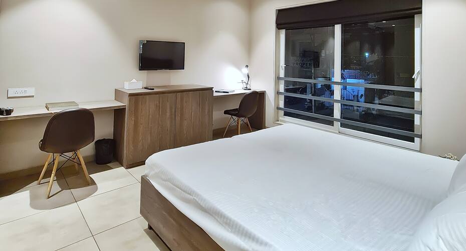 ROSASTAYS Gurugram Golf Course, Gurgaon 3