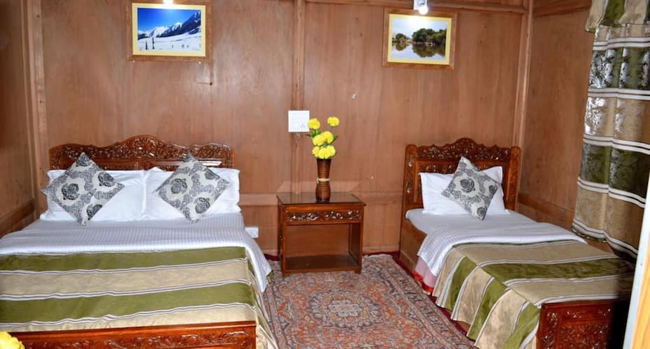 Montreal Group of Houseboats, Srinagar 4