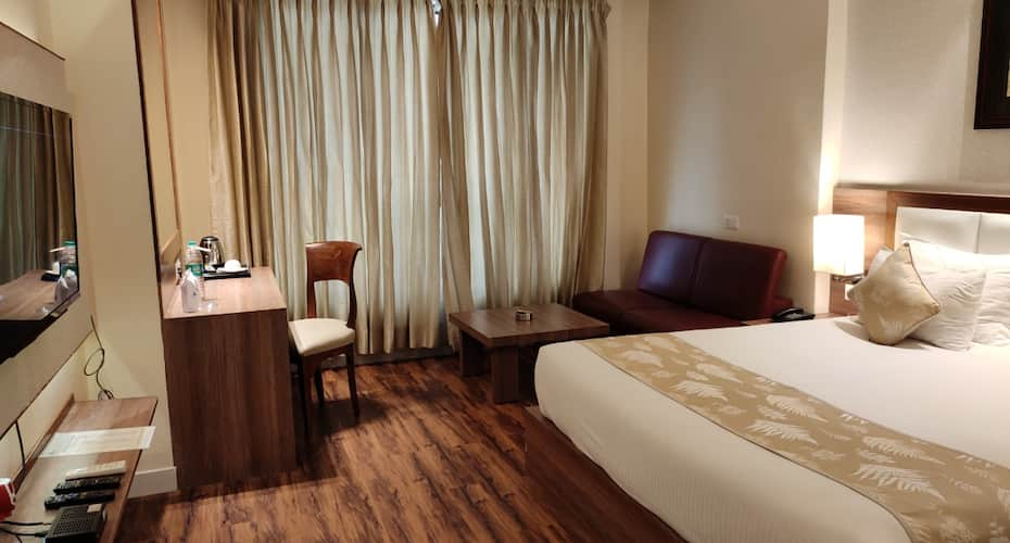 https://imgcld.yatra.com/ytimages/image/upload/t_hotel_yatra_details_desktop/v3770106881/Hotel/Imphal/00197996/Deluxe_Executive_King_Deluxe_AC_with_sitting_area__jwHqLo.jpeg