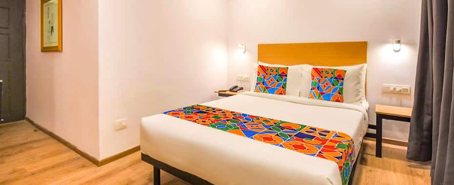 https://imgcld.yatra.com/ytimages/image/upload/t_hotel_yatra_details_desktop/v5341590874/Hotel/00188312/photos_fabhotel_heera_holiday_inn_kolkata_Hotels_1602573996531_GASYah.jpg