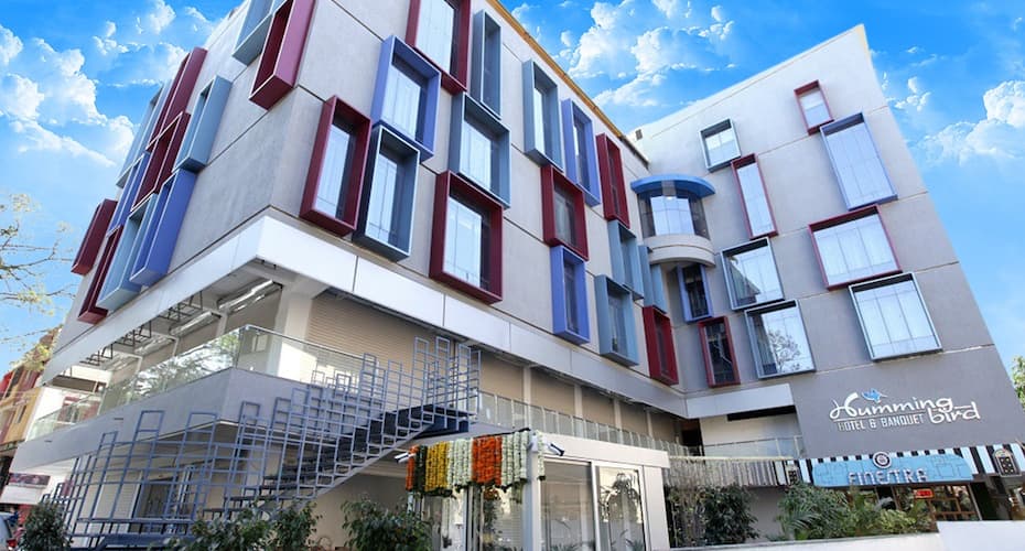 Hummingbird Hotel & Banquet, Anand 2